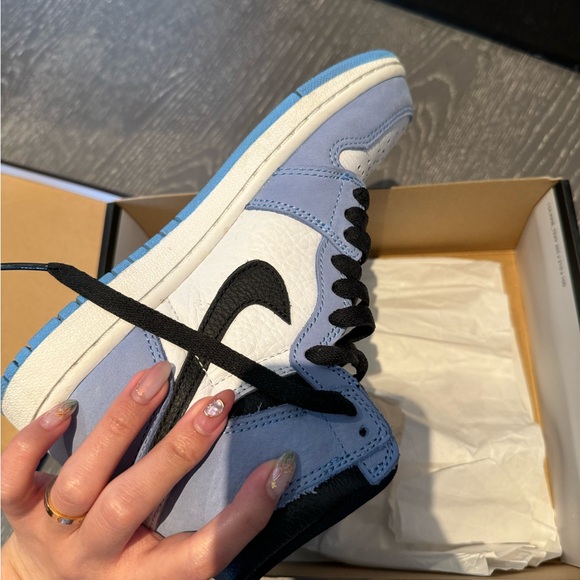 Jordan 1 Unc Retro High - Picture 5 of 8